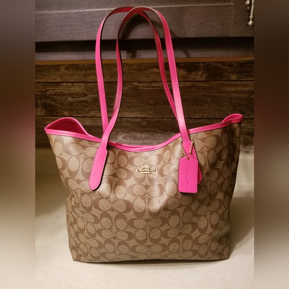 Gorgeous Coach Tote/Shoulder Bag.